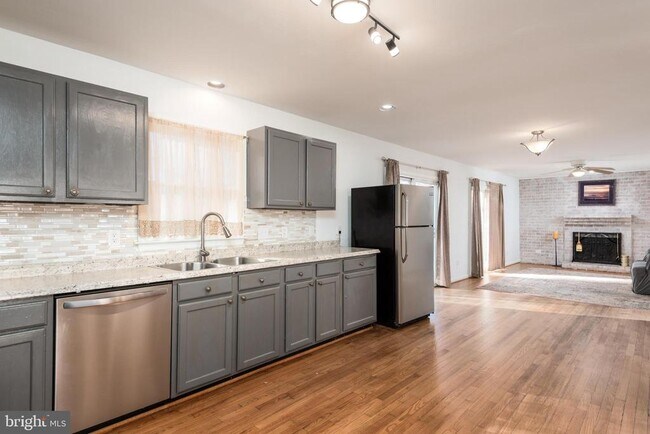 Photo - 8460 Colony Cir