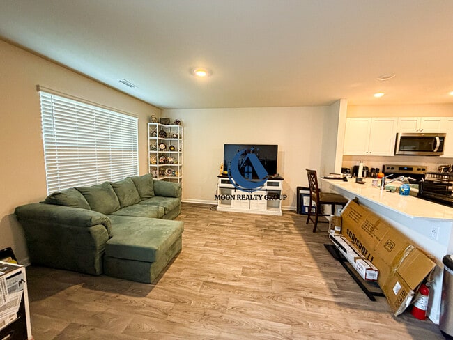 Photo - 119 Seymour Vlg Dr