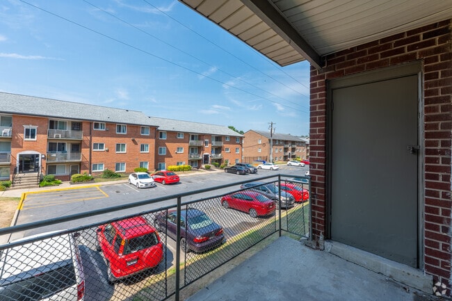 2BR, 1BA – 828SF - Balcony