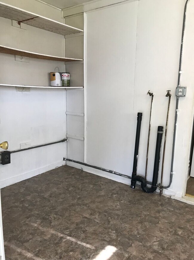 R80C / 1200.00 / No showings until after House House Rental in