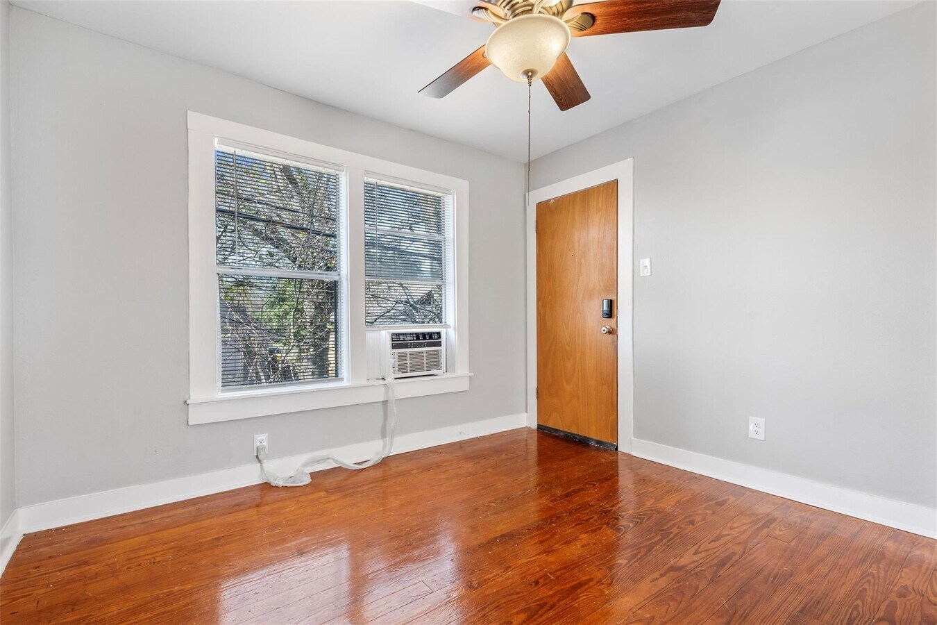 Photo - 1446 Lawson St