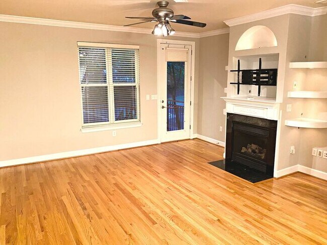 Photo - Hot 2 bed 2.5 bath townhome  in Uptown Charlotte!