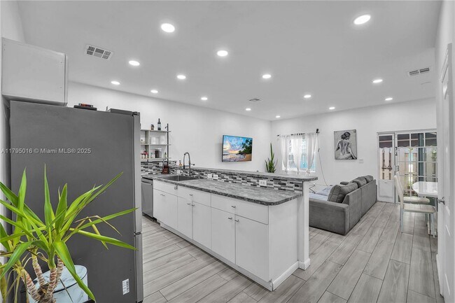 Photo - 2307 Washington St