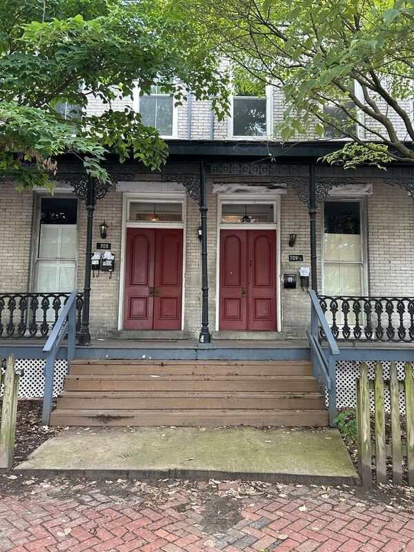 709 1/2 W Clay St - 709 1/2 W Clay St Unit Apt B