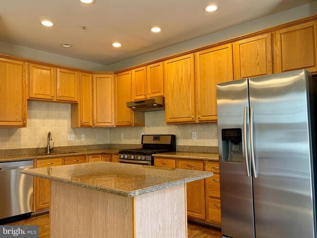 Photo - 6036 Helmsman Way