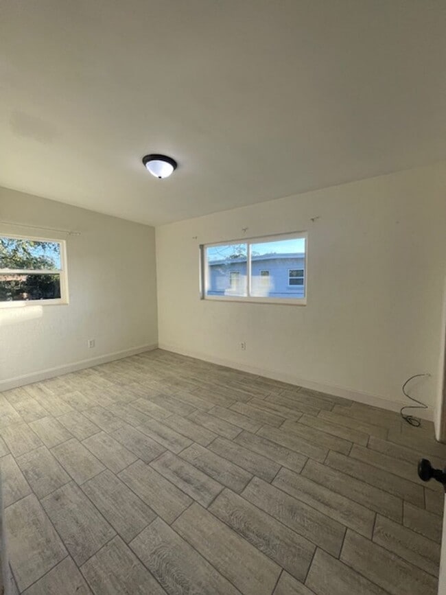 Photo - 2 Bed 1 Bath Home | Pet Friendly | Washer Dryer Hook Ups | Section 8 Welcome