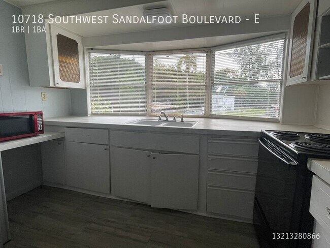 10718 SW Sandalfoot Blvd Unidad E