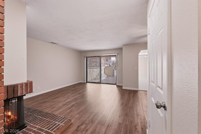 2410 Pickwick Dr