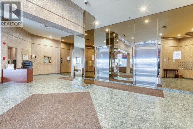 Photo - 380 Pelissier St Unité 2201