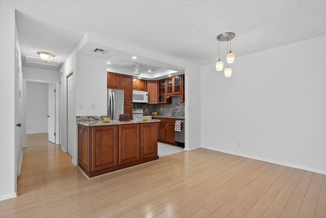 Photo - 130 Cypress Club Dr Unidad 307