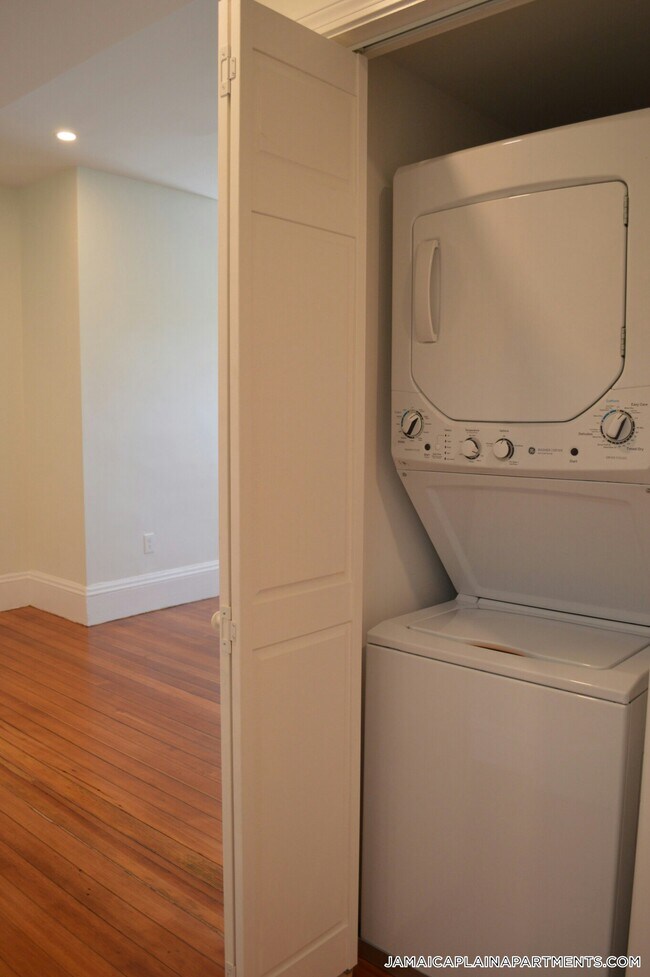 Photo - 370b Centre St Unit 2