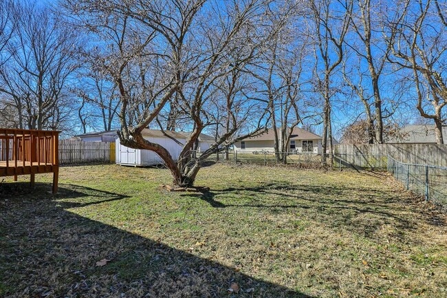 Building Photo - Updated 3 bedroom 2 bathroom 2 car garage ... Rental