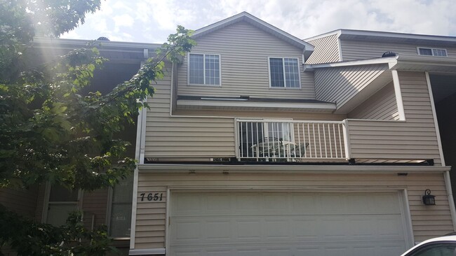 Charming 2 Bedroom Townhome for Rent in Ch... - Charming 2 Bedroom Townhome for Rent in Ch...