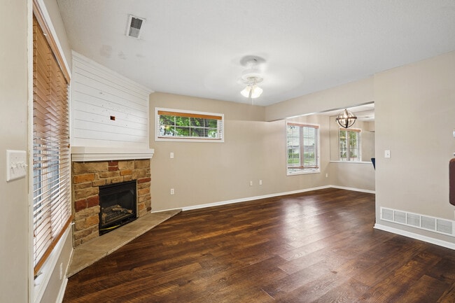 2100 Meadow Chase Ln