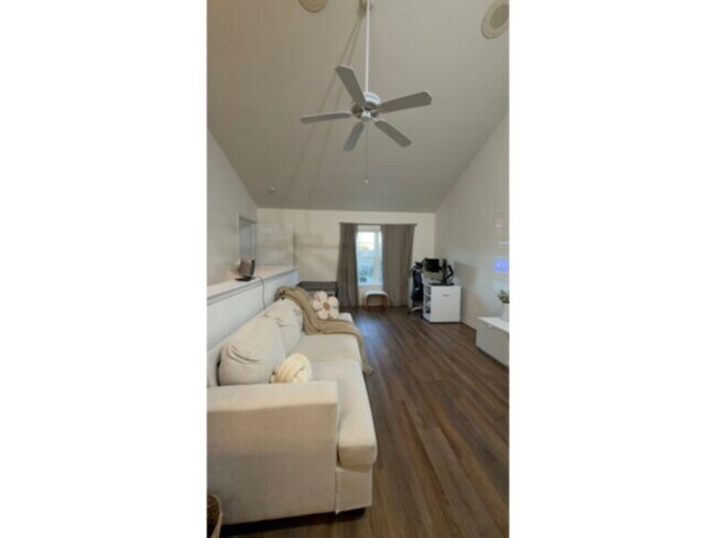 Photo - 1 bed 1 bath condo at The Hamptons @ Metro West ($950 security deposit)