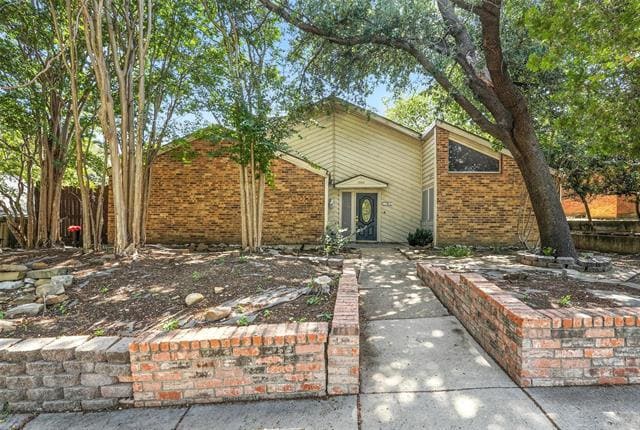 1744 Hartford Dr