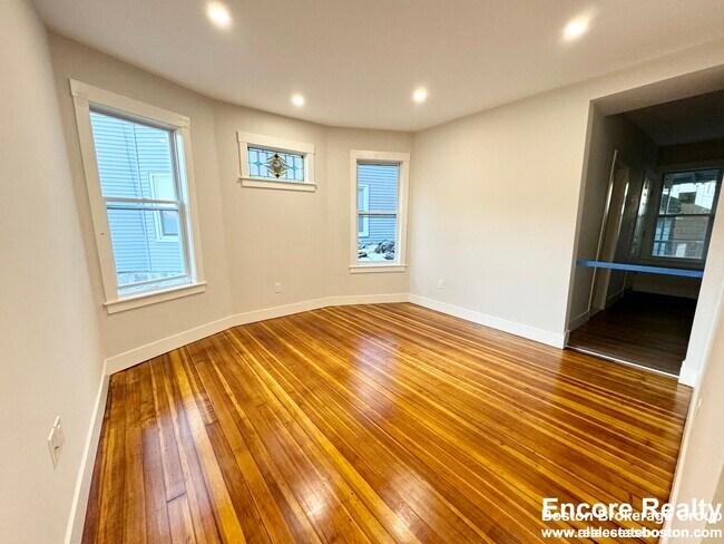 Photo - 147 E Cottage St Unit 1