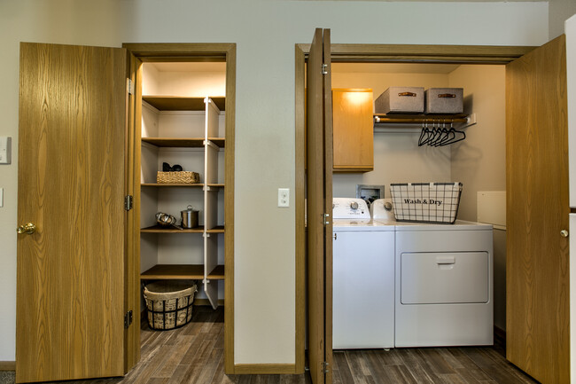 1A Large Pantry/Full Size Washer & Dryer - Tranquility Pointe Apartments