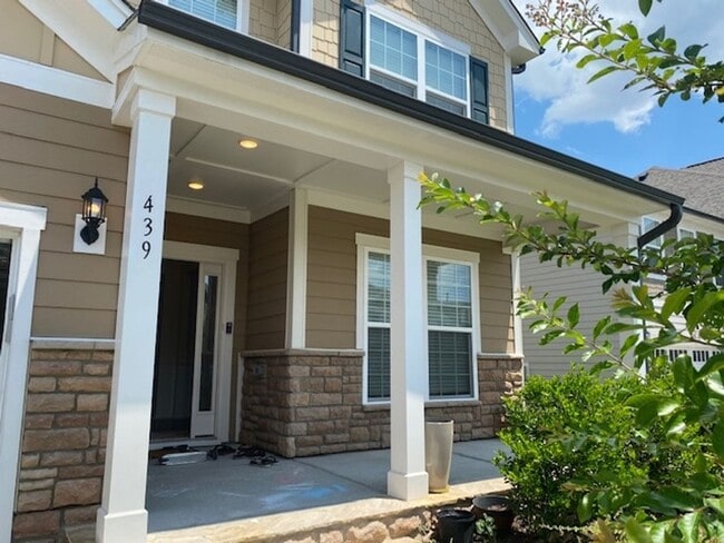 Photo - 439 Parlier Dr