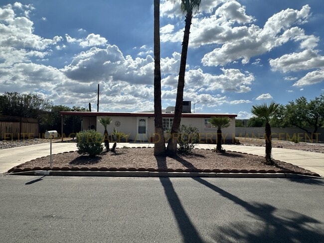 Building Photo - 4049 N Ray Pl