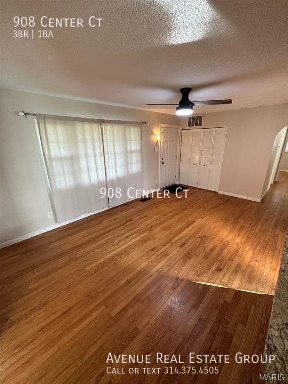 Photo - 908 Center Ct