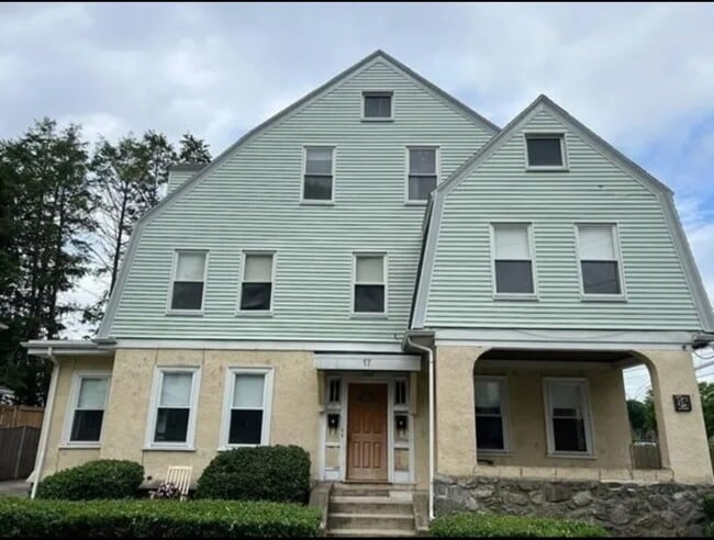 Building Photo - 17 Linden Pl Unit 2
