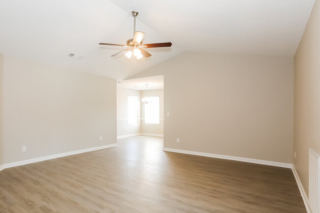 Photo - 1060 Navaho Trail