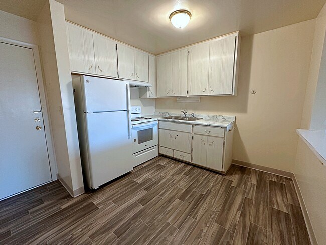 L & O Apartments