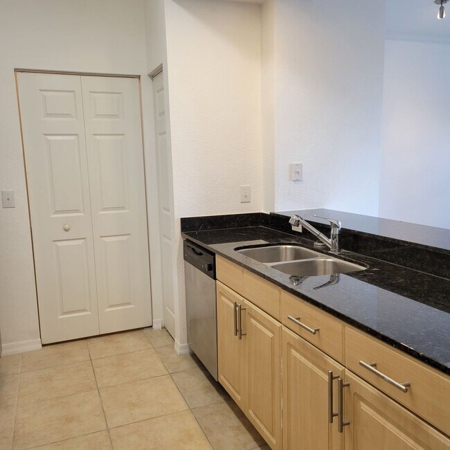 Photo - Annual unfurnished luxury 3/2 condo downtown Sarasota overlooking a park!