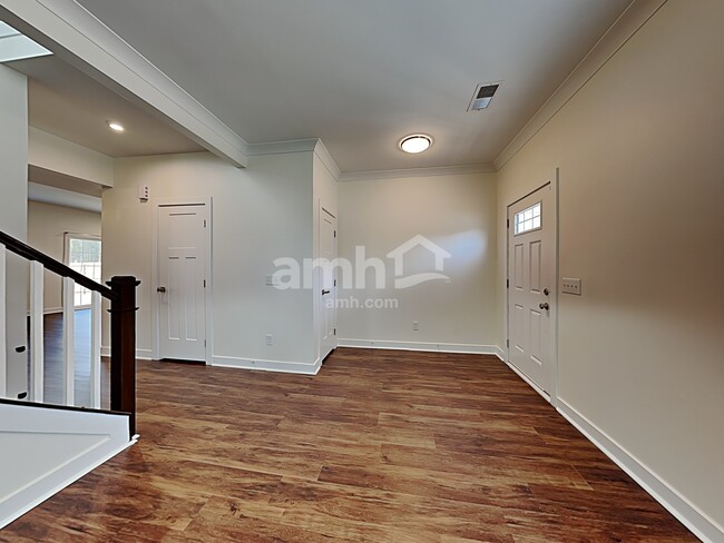 Photo - 136 Thames Valley Dr