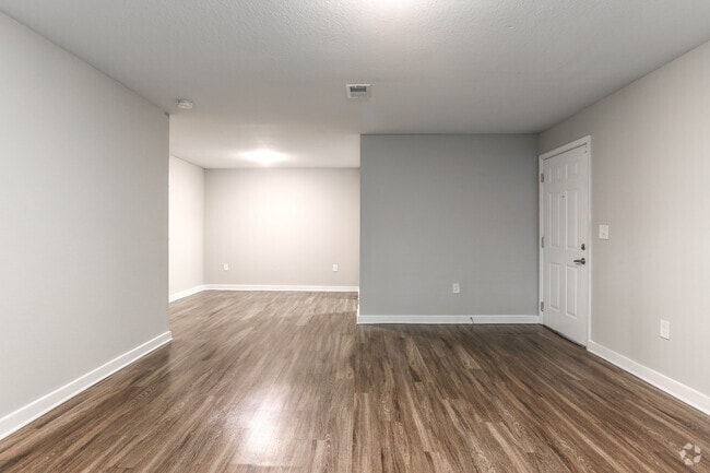 2BR, 2BA - 1,025 SF