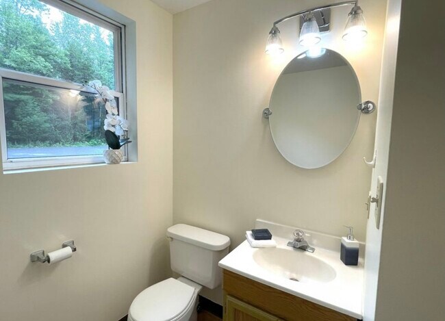 Photo - 143 Turkey Ln Unit B