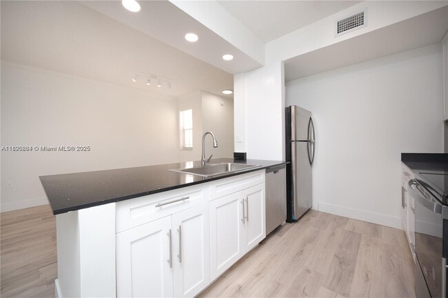 Photo - 2406 Centergate Dr Unit 202