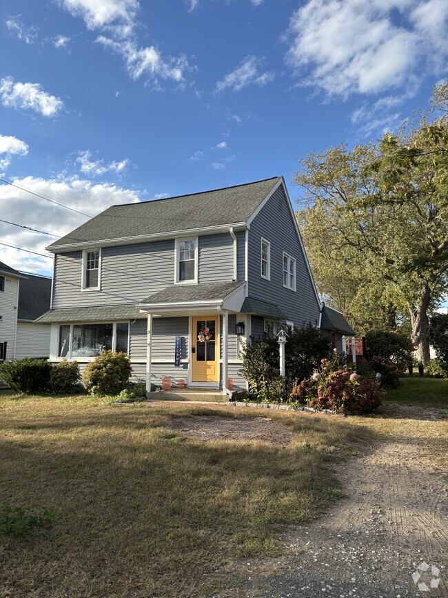 Building Photo - 14 Cross Ave Rental