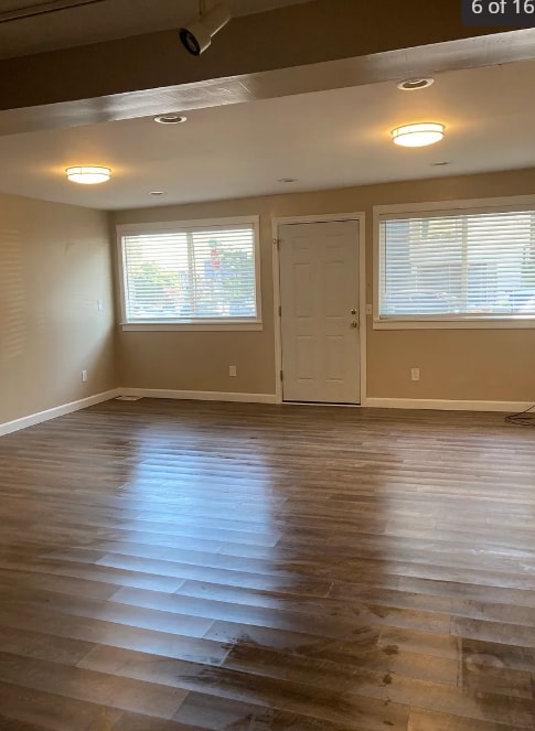 Habitación principal desde la entrada principal - 4801 Aurora Ave N Unidad 4801