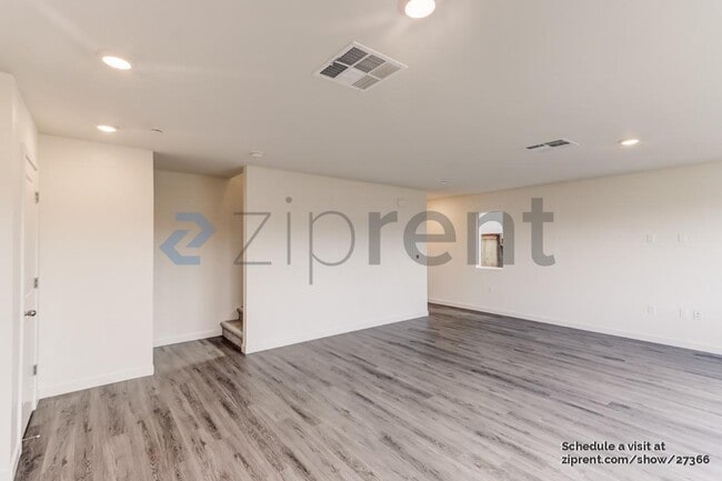 Photo - 2056 Shady Tree Cir