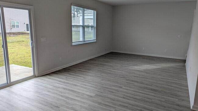 Photo - 114 Windrush Pnes