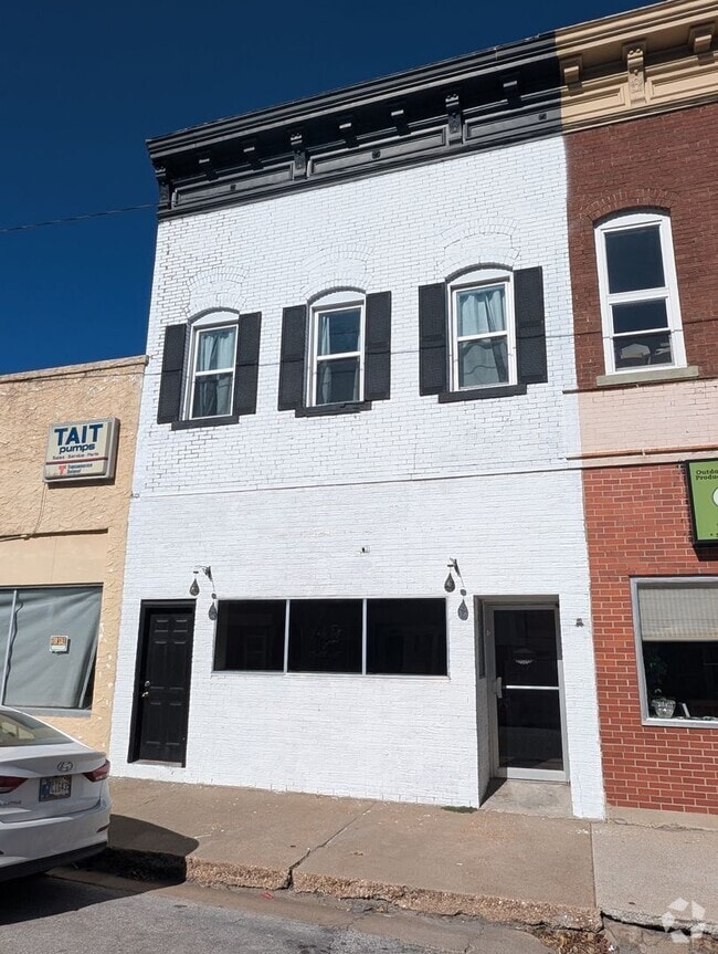 Building Photo - 123 W Moniteau St Unit 123 W. Moniteau 1F Rental
