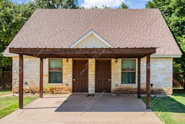 Building Photo - 1 Bedroom 2 Bath Available NOW
