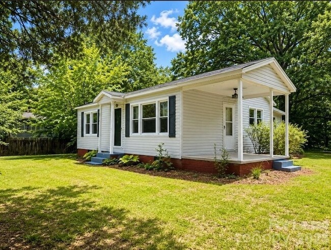 Photo - 810 Mt Holly-Huntersville Rd