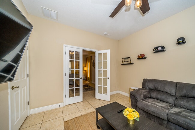 Photo - 205 E Kirby St