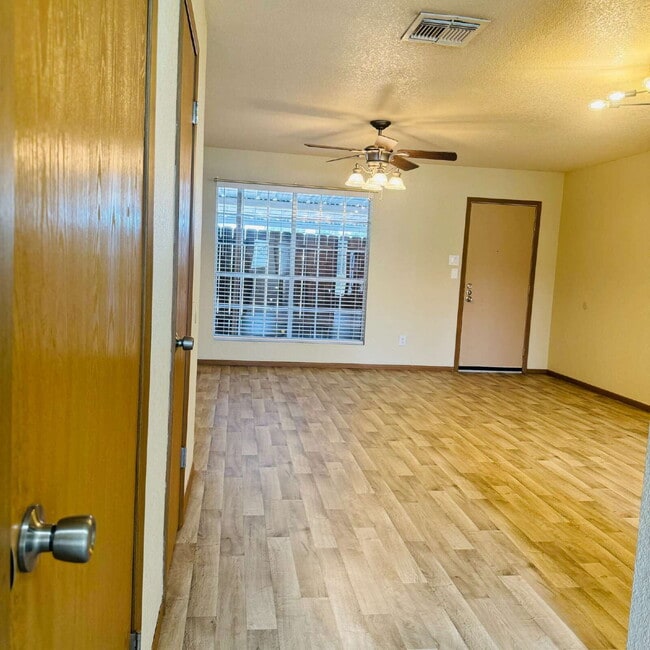 Photo - Modern Comfort Awaits: Spacious 2-Bedroom | 2.5-Bathroom Haven with Granite Elegance in Nederland... Unit 9