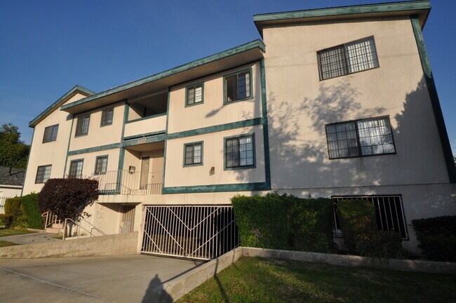 6122 - 6122 Apartment Unit 207