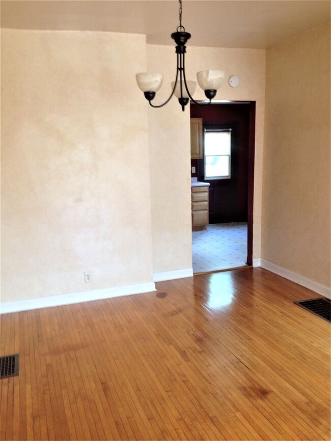 Photo - 107 4th Ave SE