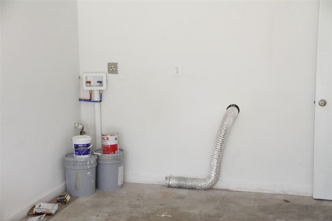 Photo - 5400 Sheldon St