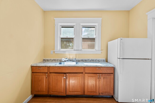 855 Woodward Ave Unit 1st Flr