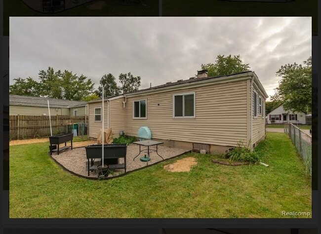 Photo - 291 Dakota St House