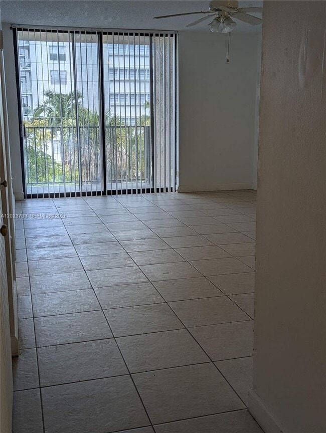 Building Photo - 16751 NE 9th Ave Unit 408