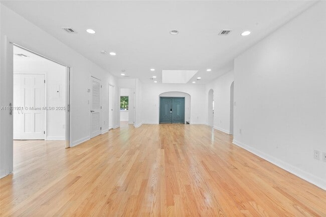 Photo - 527 SW 20th Rd