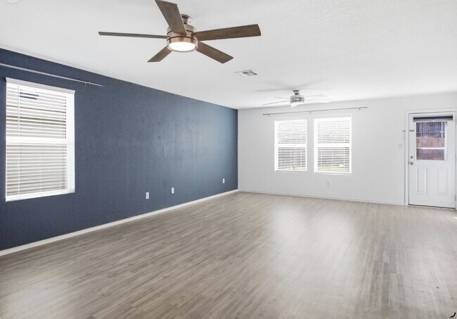 "Charming 4-Bedroom Haven in Saint Hedwig with 2 Full Baths and 1668 Sq Ft of Comfort!"